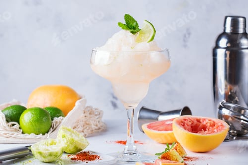 Preview: Frozen Mezcal or mescal Margarita cocktail with grapefruit and lime
