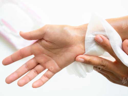 Preview: Hand woman holding wet wipe