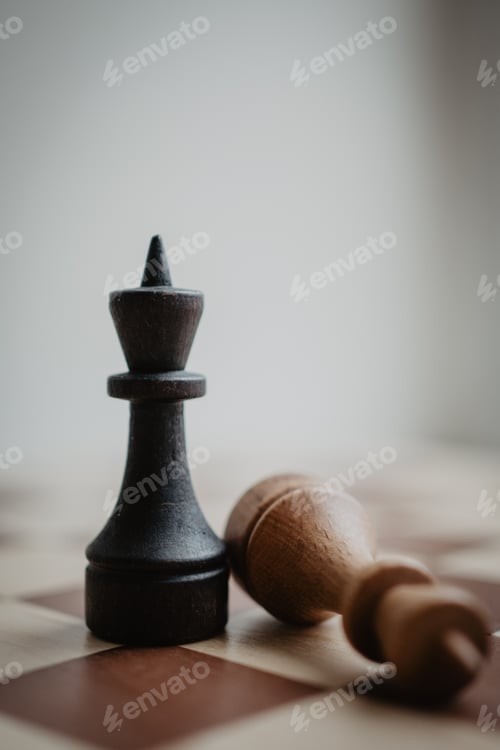 Preview: king / chess game / chessboard / defeat / winner