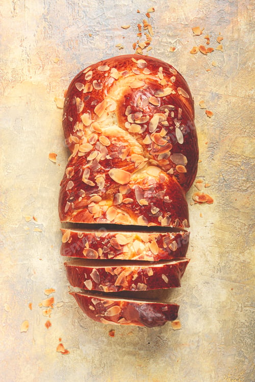 Preview: braided, sweet bread pie, with sliced almonds, breakfast, braided bread, brioche,