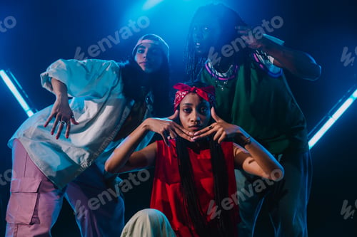 Preview: Group of hip hop dancer dancing together.