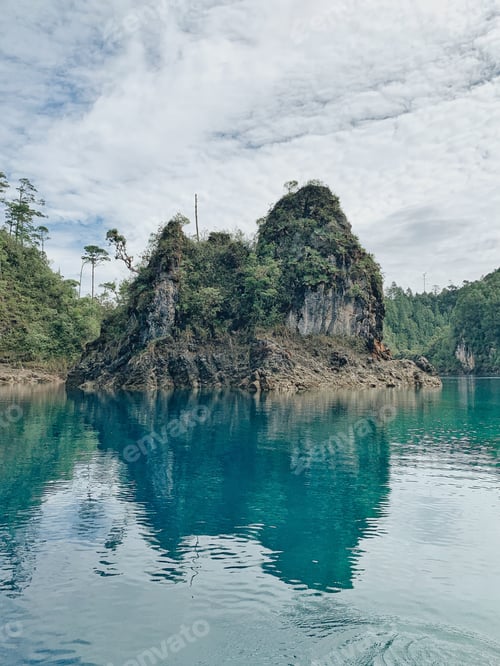 Preview: beautiful turquoise lake