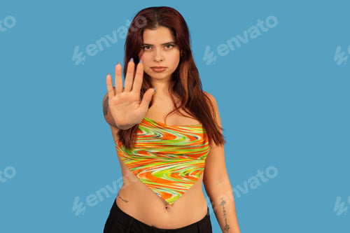Vista previa: Woman showing stop gesture setting personal boundaries