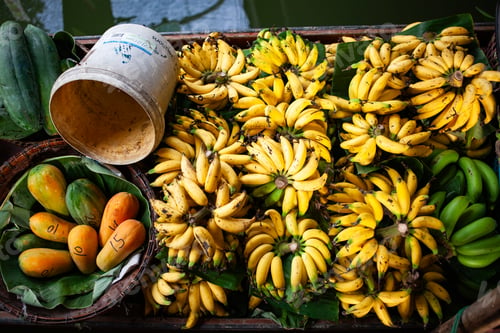 Preview: fresh produce on sale on floating market in Thainland