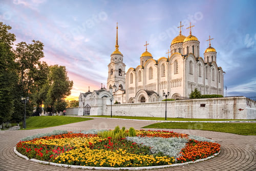 Preview: Uspenskiy cathedral on sunset in Vladimir