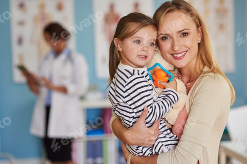 Preview: Portrait of mother and daughter at the doctor