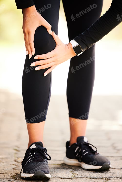 Preview: Shes having a little trouble with her knee