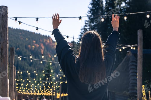 Preview: A young woman is dancing against the backdrop of mountains.