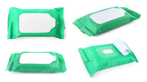 Vista previa: Set with packs of wet wipes on white background