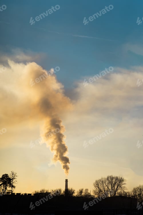 Vista previa: Contaminación ambiental de las fábricas al amanecer