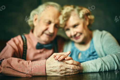 Preview: Hands of seniors