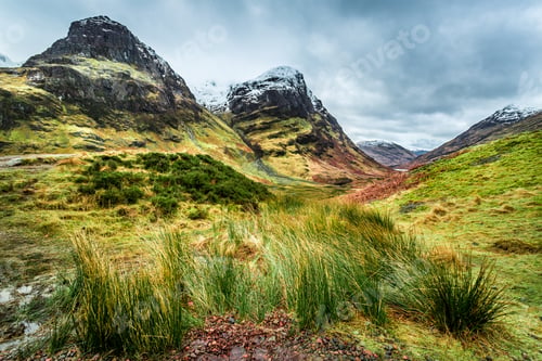 Preview: Green hills and snowy peaks in Scotland