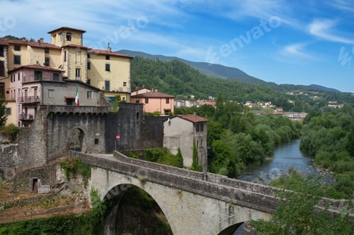 Preview: View of Castelnuovo di Garfagnana, Tuscany, Italy