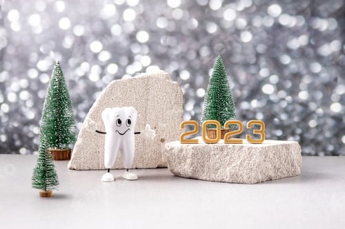 Preview: model of a tooth, the numbers on a podium made of stone
