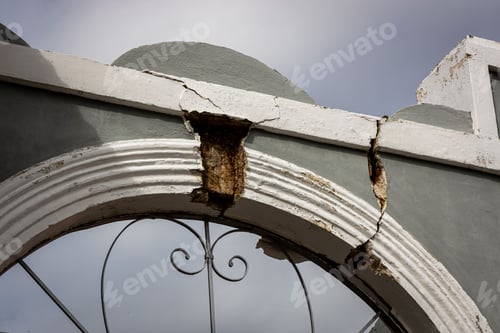Preview: Cracked wall above window from earthquake