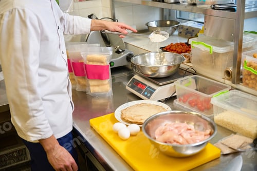 Preview: Kitchen staff prepares pancakes with special fillings