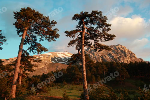 Preview: Beautiful mountain landscape background image