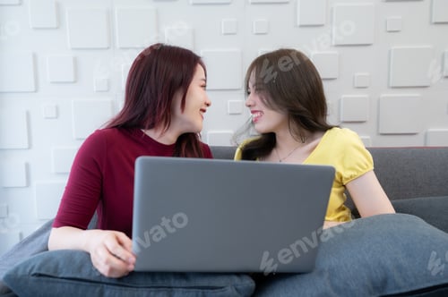 Preview: The LGBT couples live a comfortable life. having fun together happily
