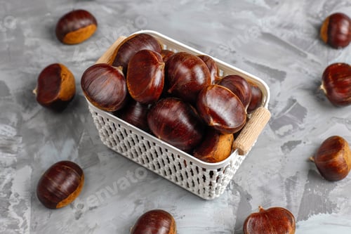 Preview: Fresh organic chestnuts.
