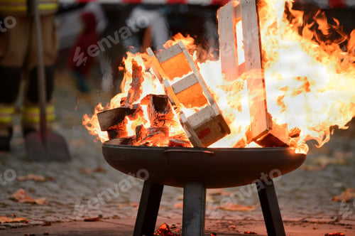 Preview: Fire in a square place