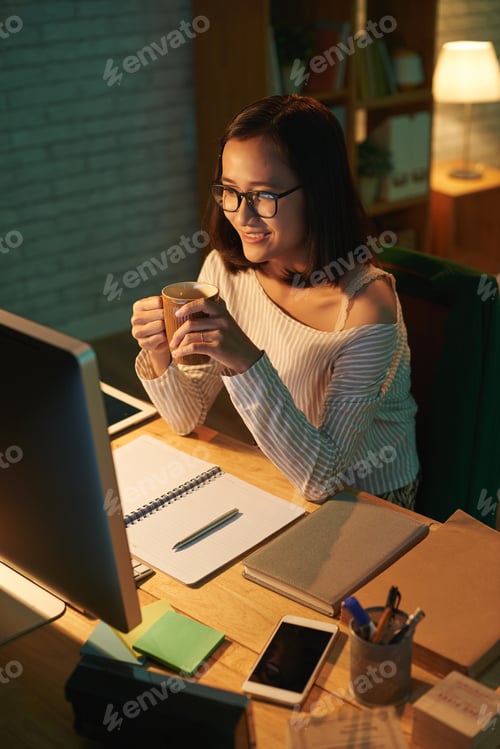 Preview: Resting at computer