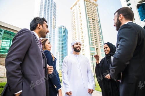 Preview: Business people in Dubai