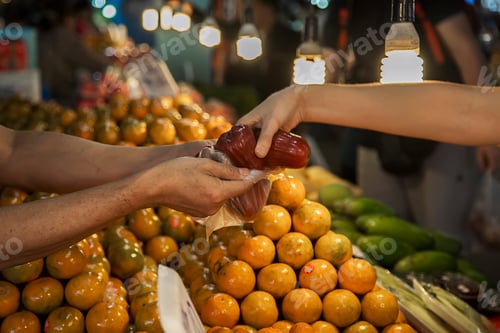 Preview: Shopping at the market