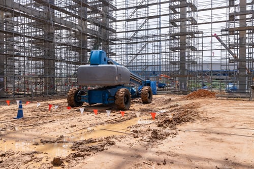 Preview: Scaffolding and steel structure on muddy construction site