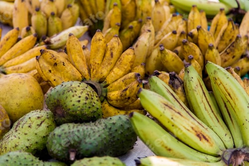 Preview: Guyabano and banana on the market in Galle, Sri Lanka