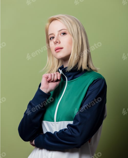 Preview: Style blonde woman in 80s clothes