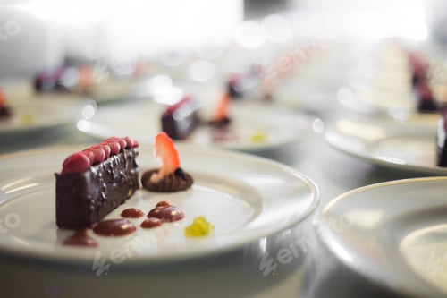Preview: Desserts prepared to serve