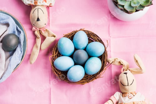 Preview: Pink easter holiday concept with bunnies and eggs