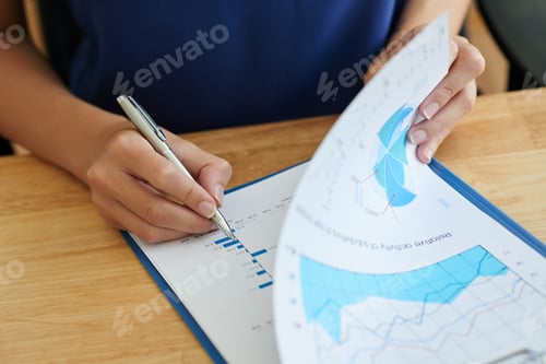 Preview: Signing financial report