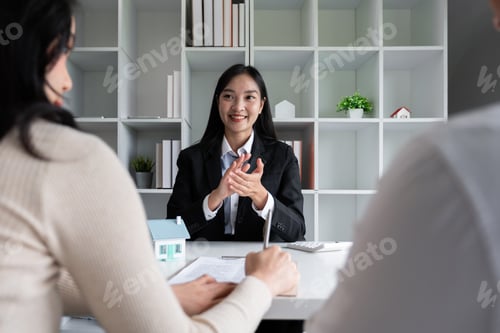 Preview: House plans with agents and couple clients Discuss the purchase contract, whether to get insurance