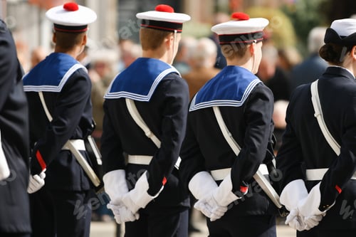 Preview: French sailors in white gloves in rank at 8 may