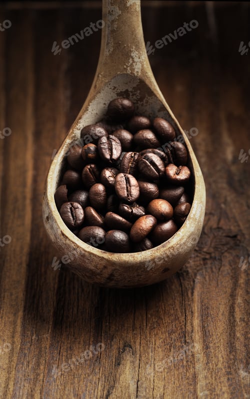 Preview: Close up of wooden spoon with coffee beans on it