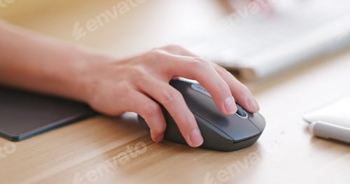 Preview: Close up of woman use of computer