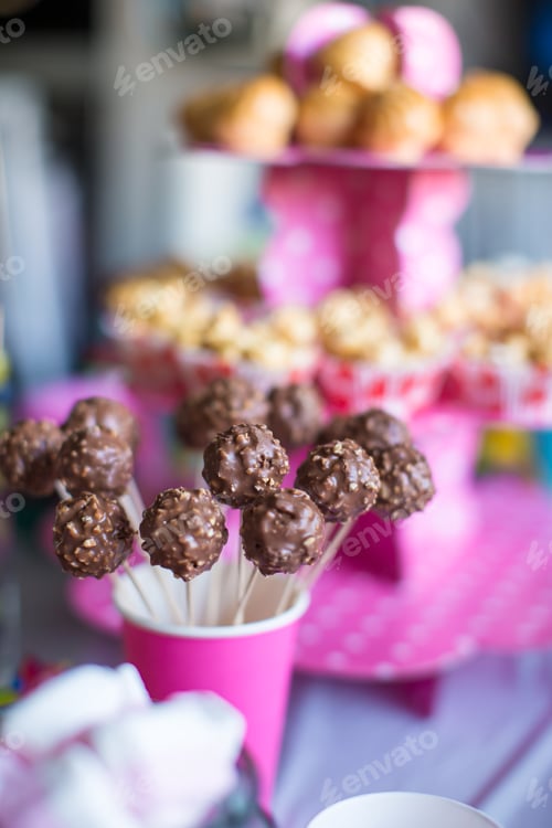 Preview: Chocolate cakepops on holiday dessert table at kid birthday party