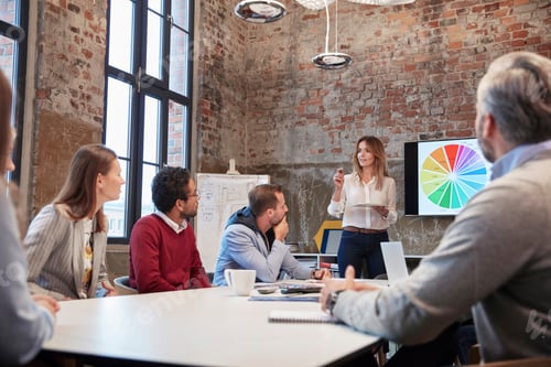 Preview: Businesswoman holding strategy presentation for colleagues in the office