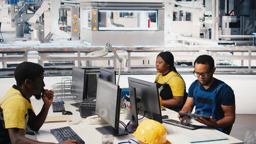 Preview: Engineer investigating malfunctioning systems in photovoltaics factory