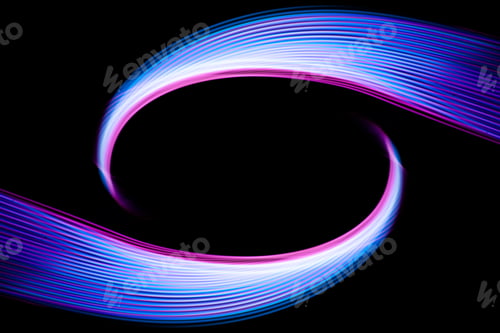 Vista previa: Diseño de Banner de tecnología abstracta. Líneas digitales de neón sobre fondo negro.