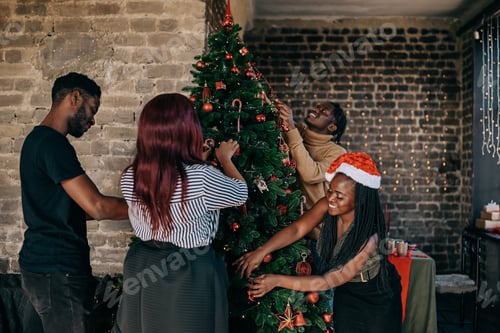 Visualização: Young beautiful black woman man friends decorating winter Christmas fir pine tree with decorations