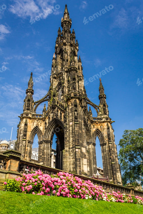 Preview: View of Scott Monument in Scotland