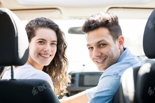 Preview: Happy couple going on a road trip