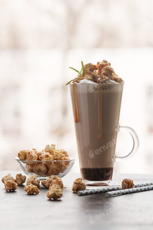 Preview: Glass of coffee with popcorn