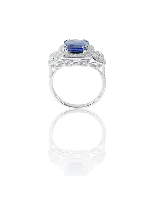 Preview: Elegant Ring with Blue Gemstone on White Background