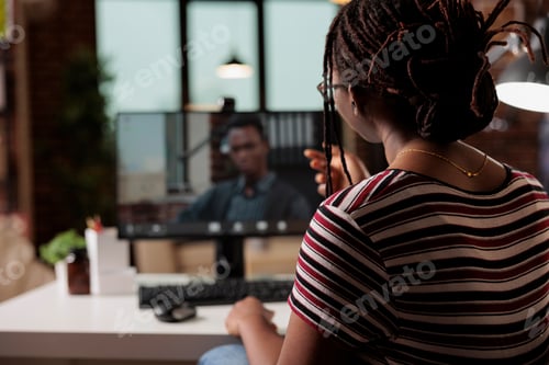 Preview: Woman talking with employee on videoconference