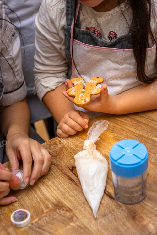 Preview: Christmas cookie workshops. First gingerbread cookie