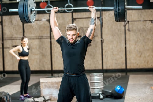 Preview: Man lifting up a burbell in the gym