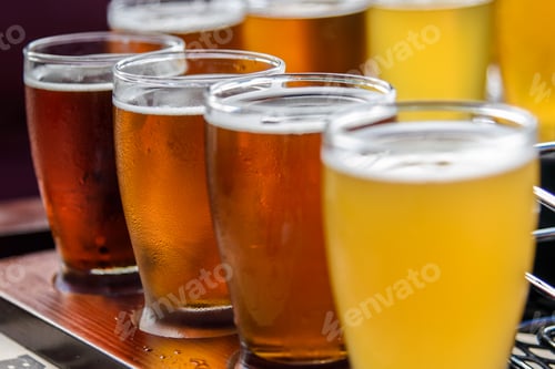 Vista previa: Low angle closeup of beer flight